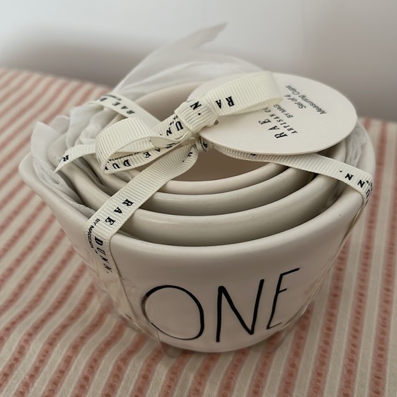 RAE DUNN Measuring CUPS - Picture 3 of 11